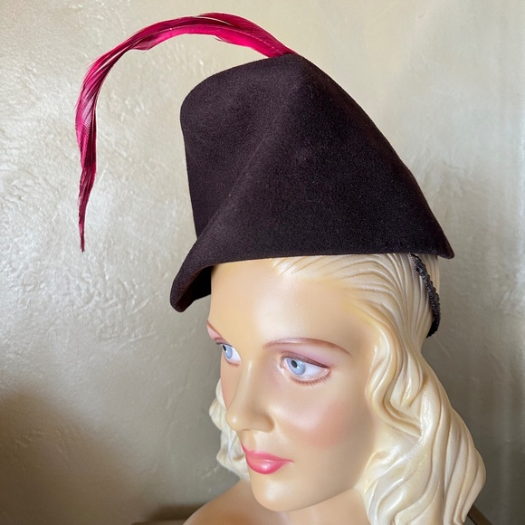GRACEFUL 1940\'s BROWN FELT TILT TAH + FUCHSIA LONG, CURLY FEATHER main image 5